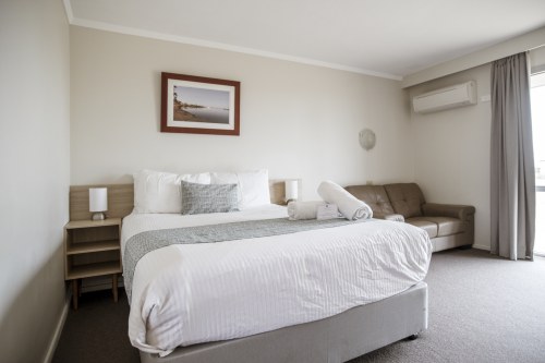 Executive Queen with FREE Continental Breakfast