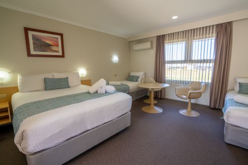 Family Room Queen + 2 Singles with FREE Continental Breakfast
